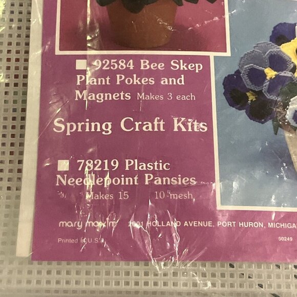 Mary Maxim Plastic Needlepoint Pansies Kit Spring Craft No 78219 - Picture 5 of 8